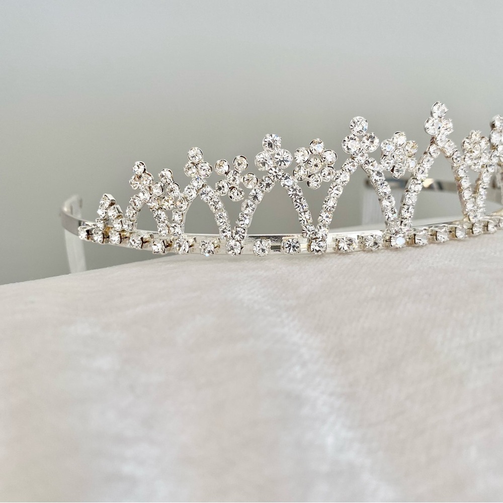 David's Bridal Sparkling Silver Rhinestone Tiara - Picture 3 of 7